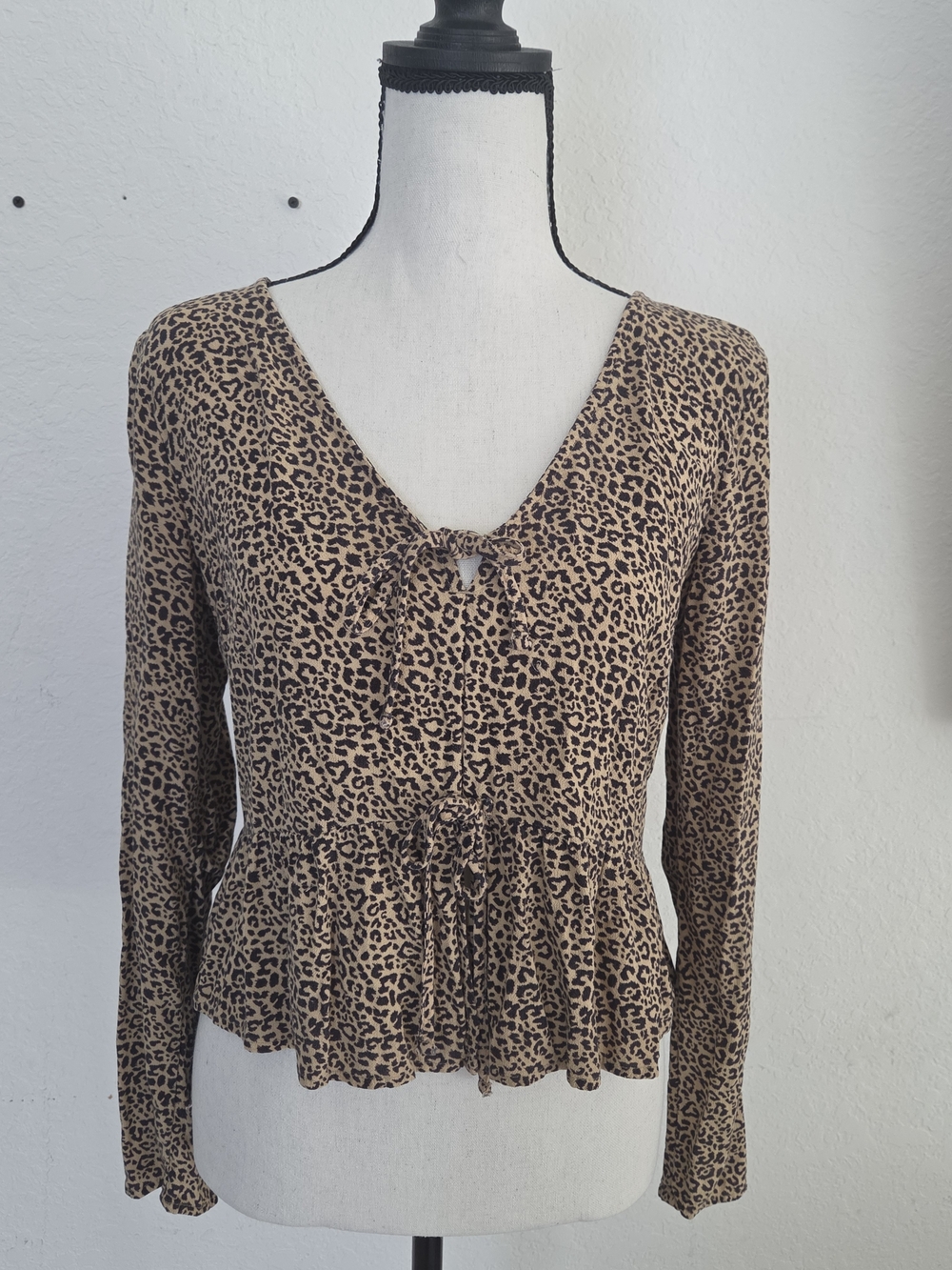 Hollister Leopard Print Peplum Top Small Front Tie Long Sleeve V-Neck Blouse